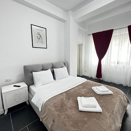 Luxury Cozy Apartments - City Center Сучава Екстер'єр фото