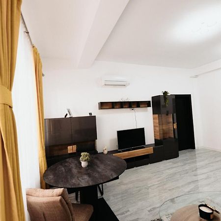Luxury Cozy Apartments - City Center Сучава Екстер'єр фото