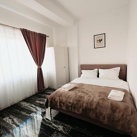 Luxury Cozy Apartments - City Center Сучава Екстер'єр фото