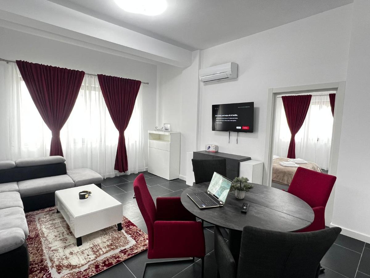 Luxury Cozy Apartments - City Center Сучава Екстер'єр фото
