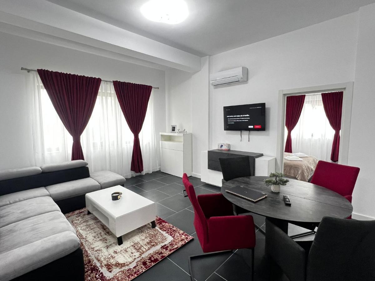 Luxury Cozy Apartments - City Center Сучава Екстер'єр фото