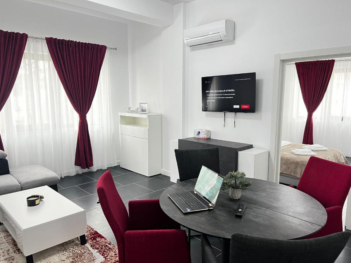 Luxury Cozy Apartments - City Center Сучава Екстер'єр фото