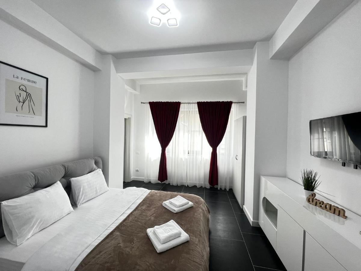 Luxury Cozy Apartments - City Center Сучава Екстер'єр фото