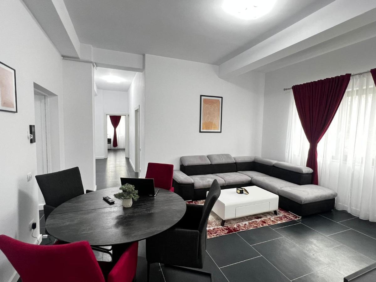 Luxury Cozy Apartments - City Center Сучава Екстер'єр фото