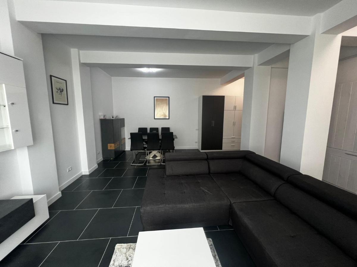 Luxury Cozy Apartments - City Center Сучава Екстер'єр фото
