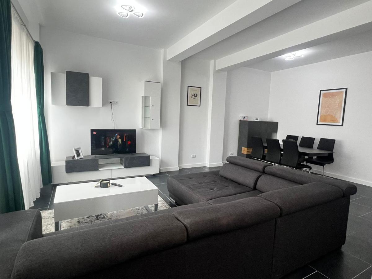 Luxury Cozy Apartments - City Center Сучава Екстер'єр фото