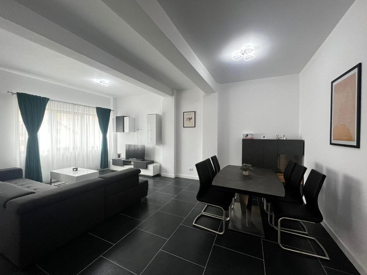 Luxury Cozy Apartments - City Center Сучава Екстер'єр фото