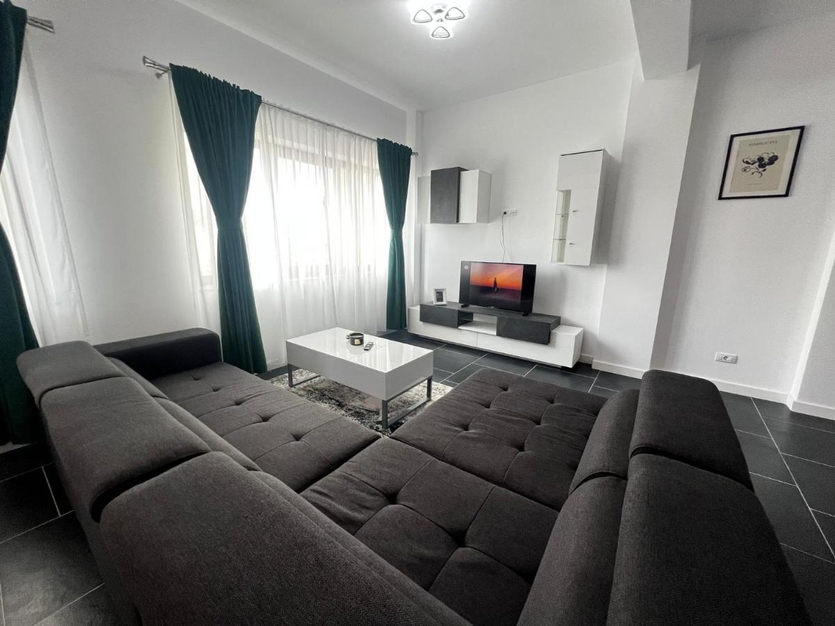 Luxury Cozy Apartments - City Center Сучава Екстер'єр фото