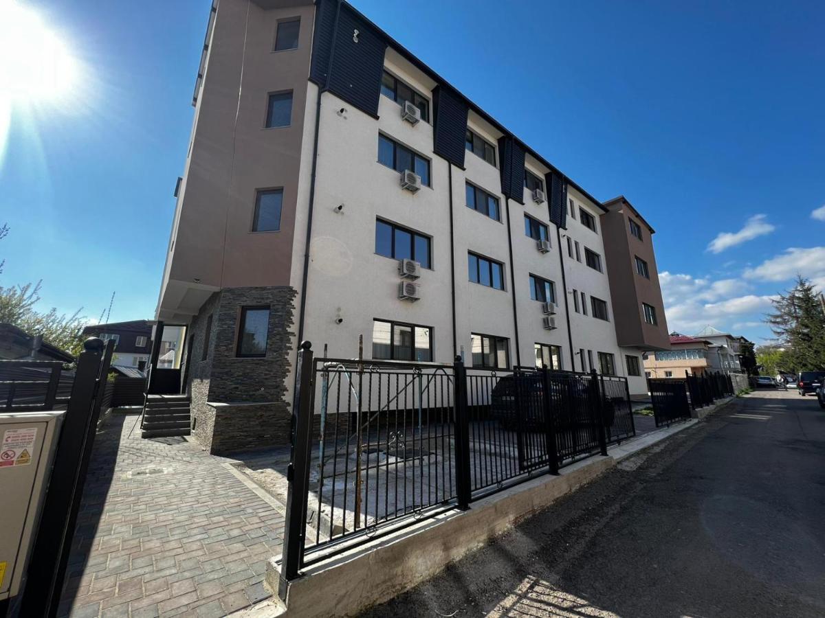 Luxury Cozy Apartments - City Center Сучава Екстер'єр фото