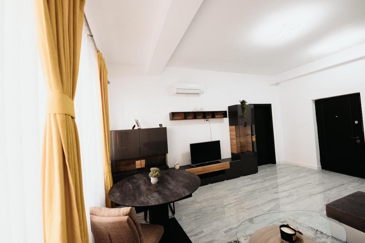 Luxury Cozy Apartments - City Center Сучава Екстер'єр фото