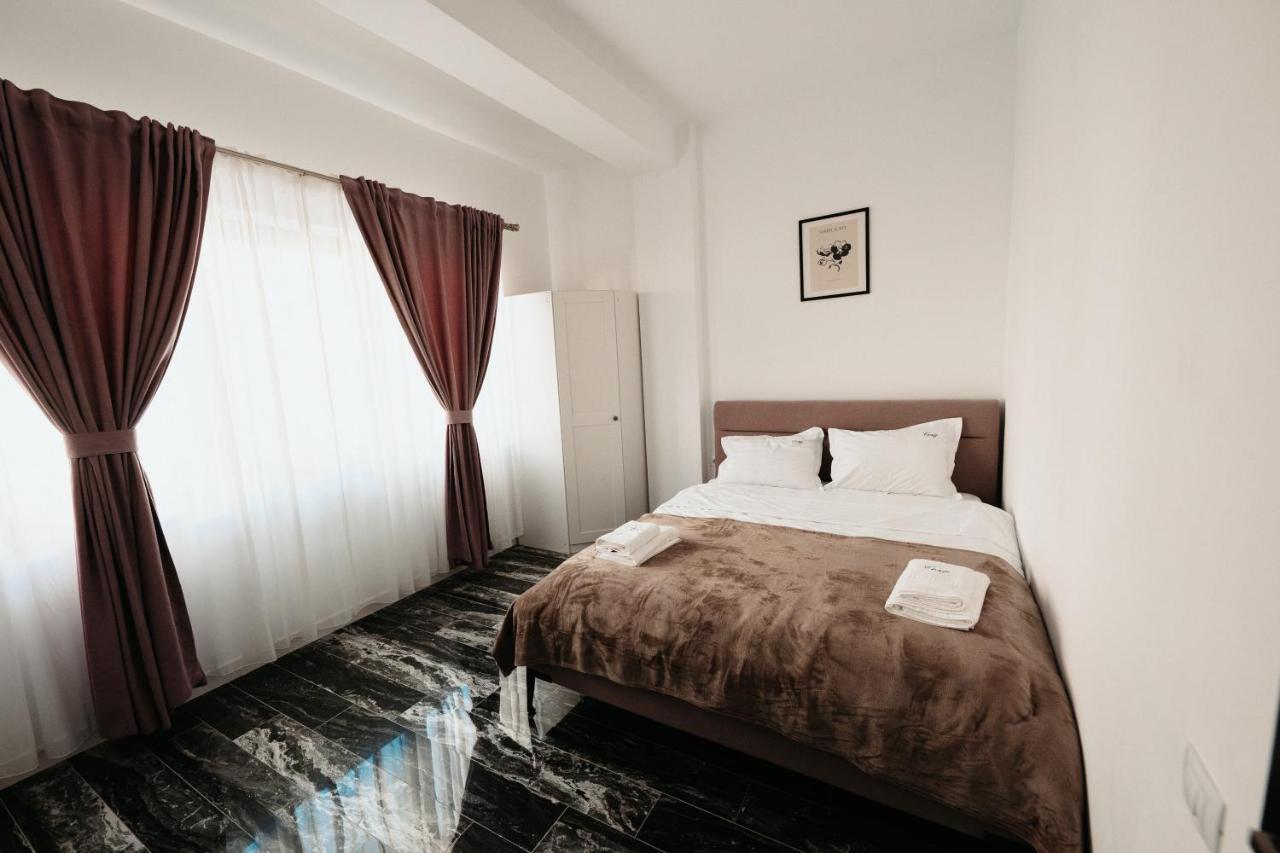 Luxury Cozy Apartments - City Center Сучава Екстер'єр фото