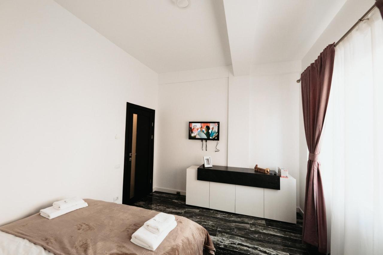 Luxury Cozy Apartments - City Center Сучава Екстер'єр фото