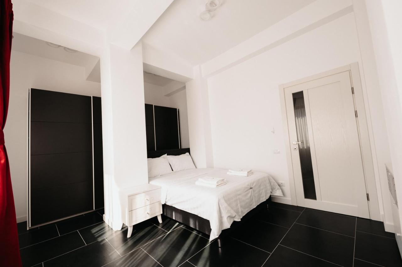 Luxury Cozy Apartments - City Center Сучава Екстер'єр фото