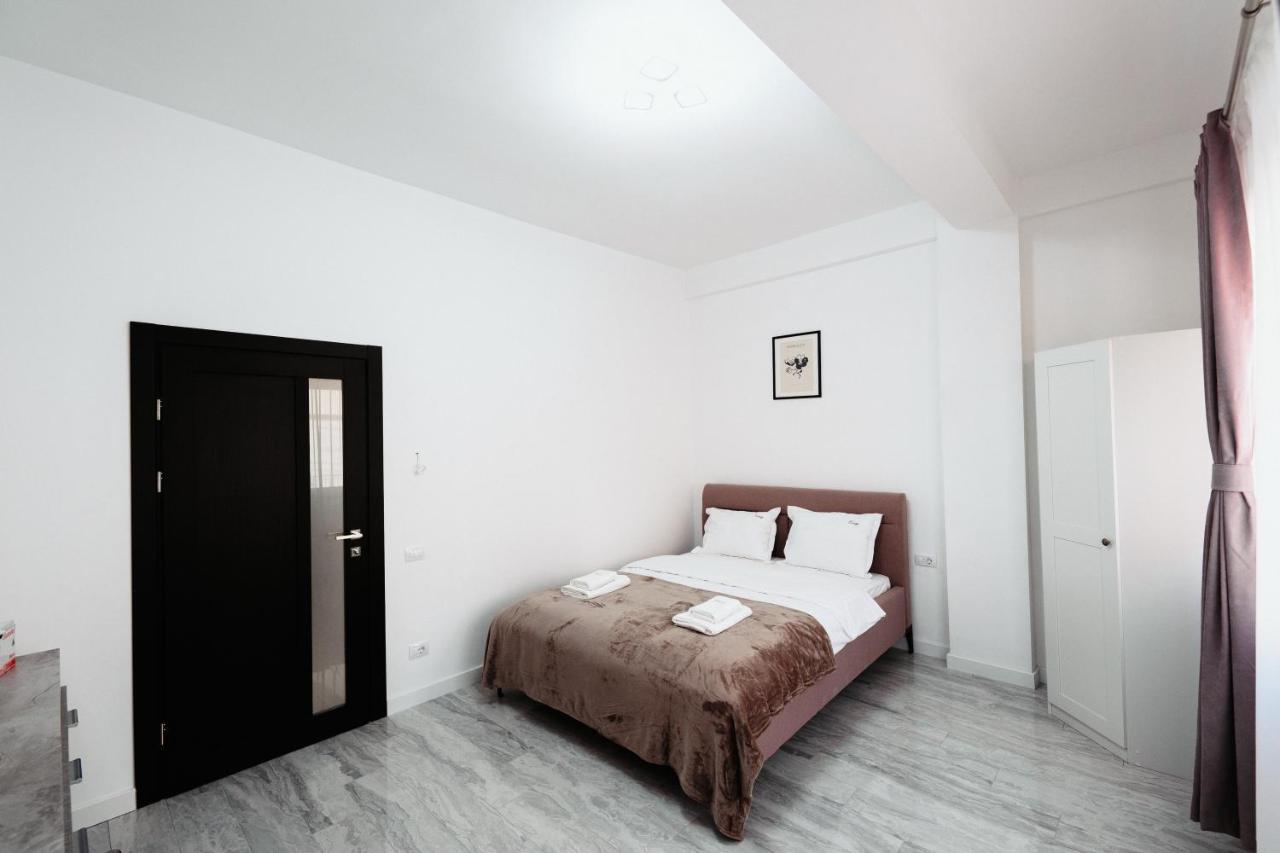 Luxury Cozy Apartments - City Center Сучава Екстер'єр фото
