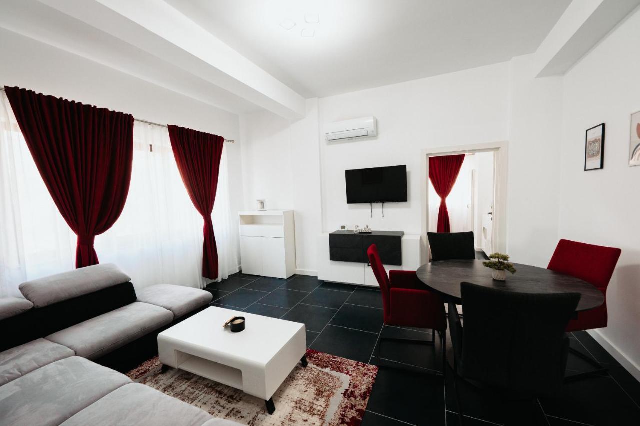 Luxury Cozy Apartments - City Center Сучава Екстер'єр фото