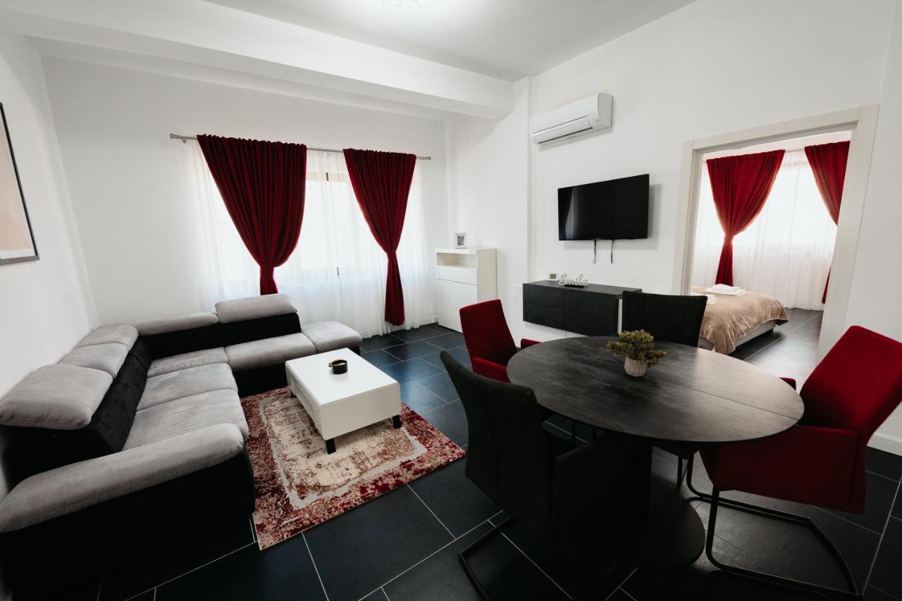 Luxury Cozy Apartments - City Center Сучава Екстер'єр фото