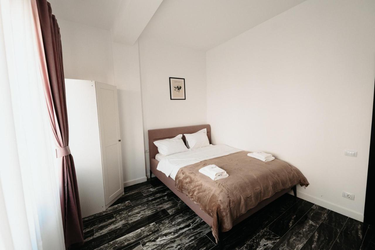 Luxury Cozy Apartments - City Center Сучава Екстер'єр фото