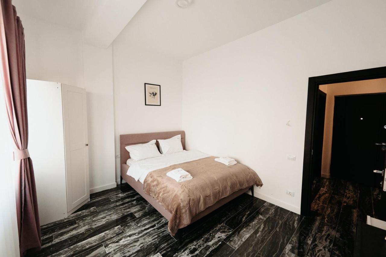 Luxury Cozy Apartments - City Center Сучава Екстер'єр фото
