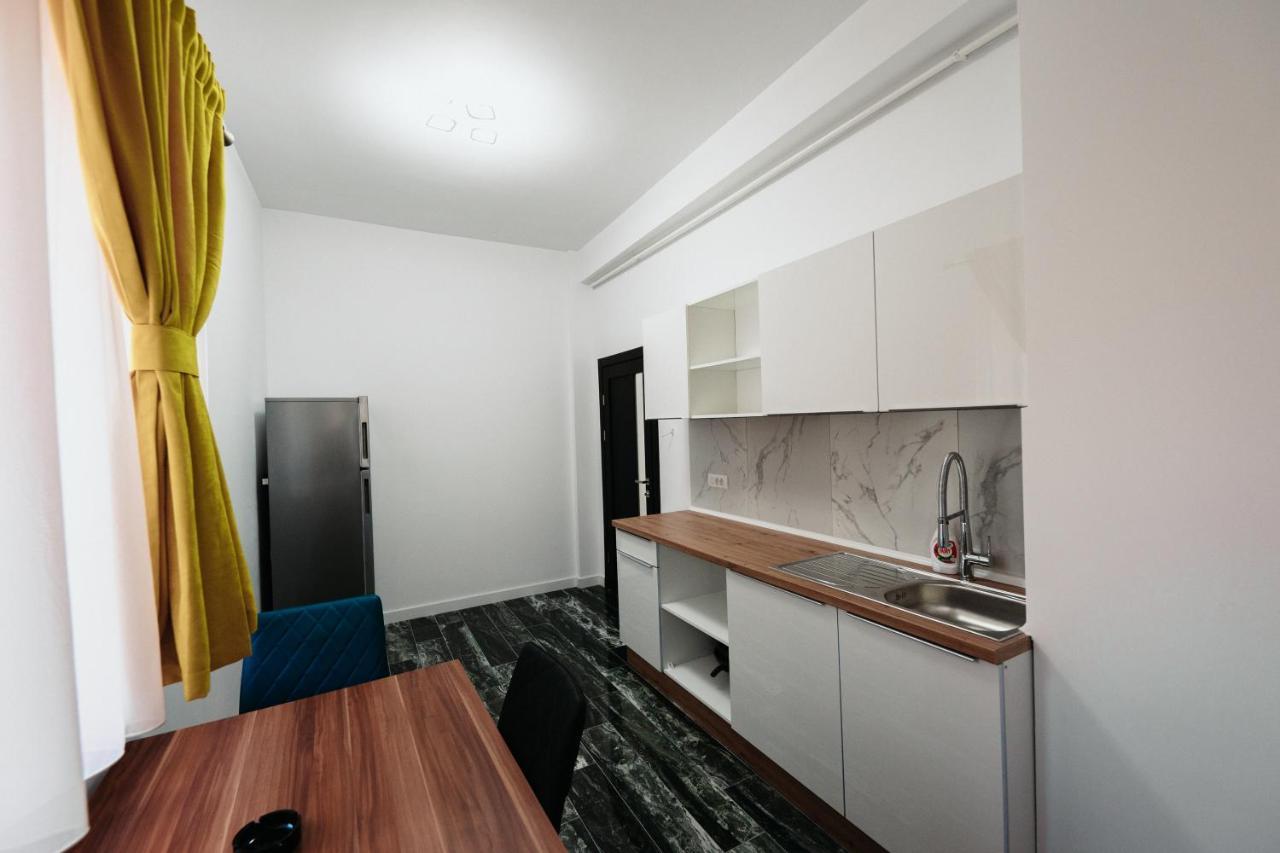 Luxury Cozy Apartments - City Center Сучава Екстер'єр фото