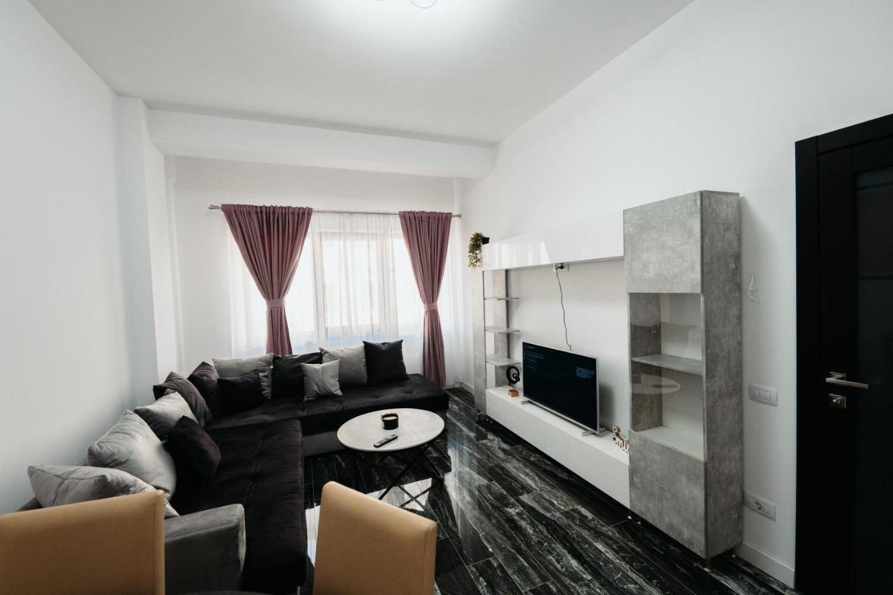 Luxury Cozy Apartments - City Center Сучава Екстер'єр фото