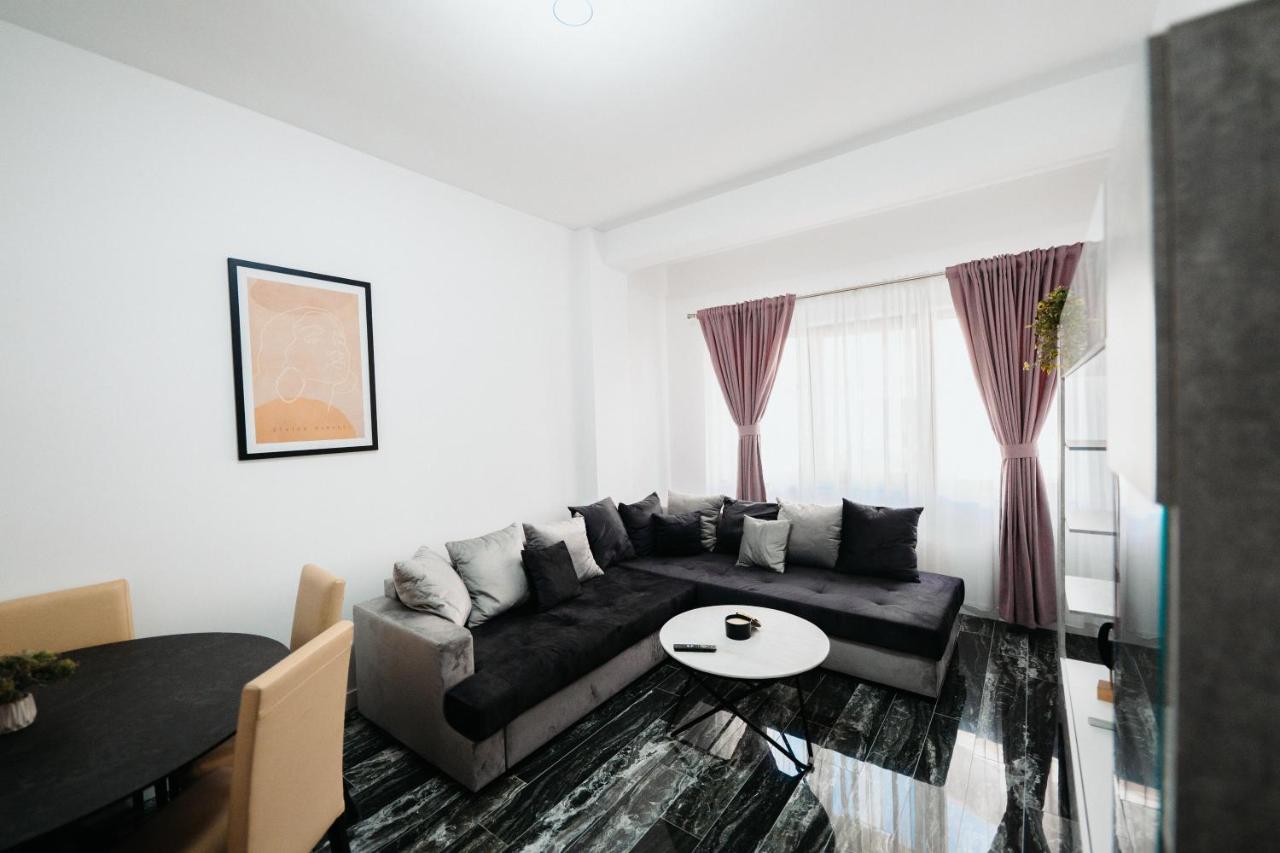 Luxury Cozy Apartments - City Center Сучава Екстер'єр фото