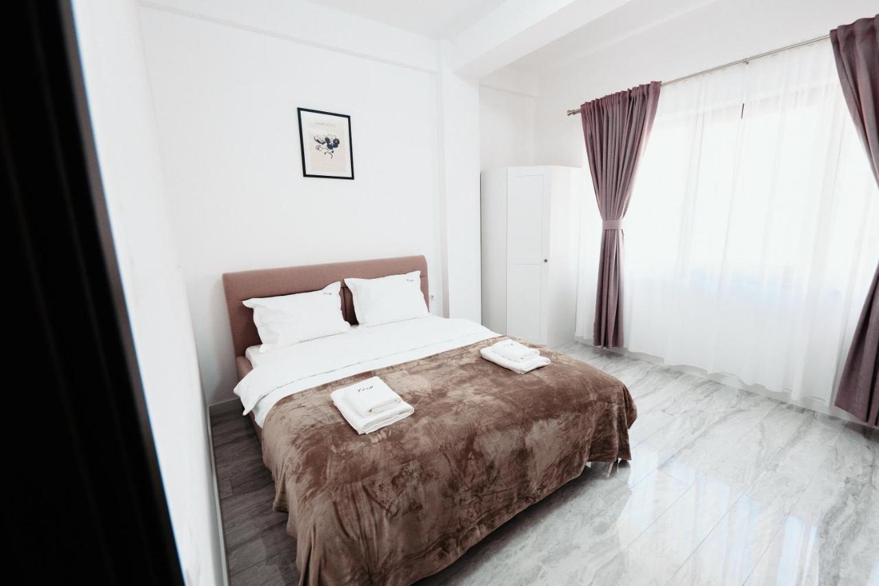 Luxury Cozy Apartments - City Center Сучава Екстер'єр фото