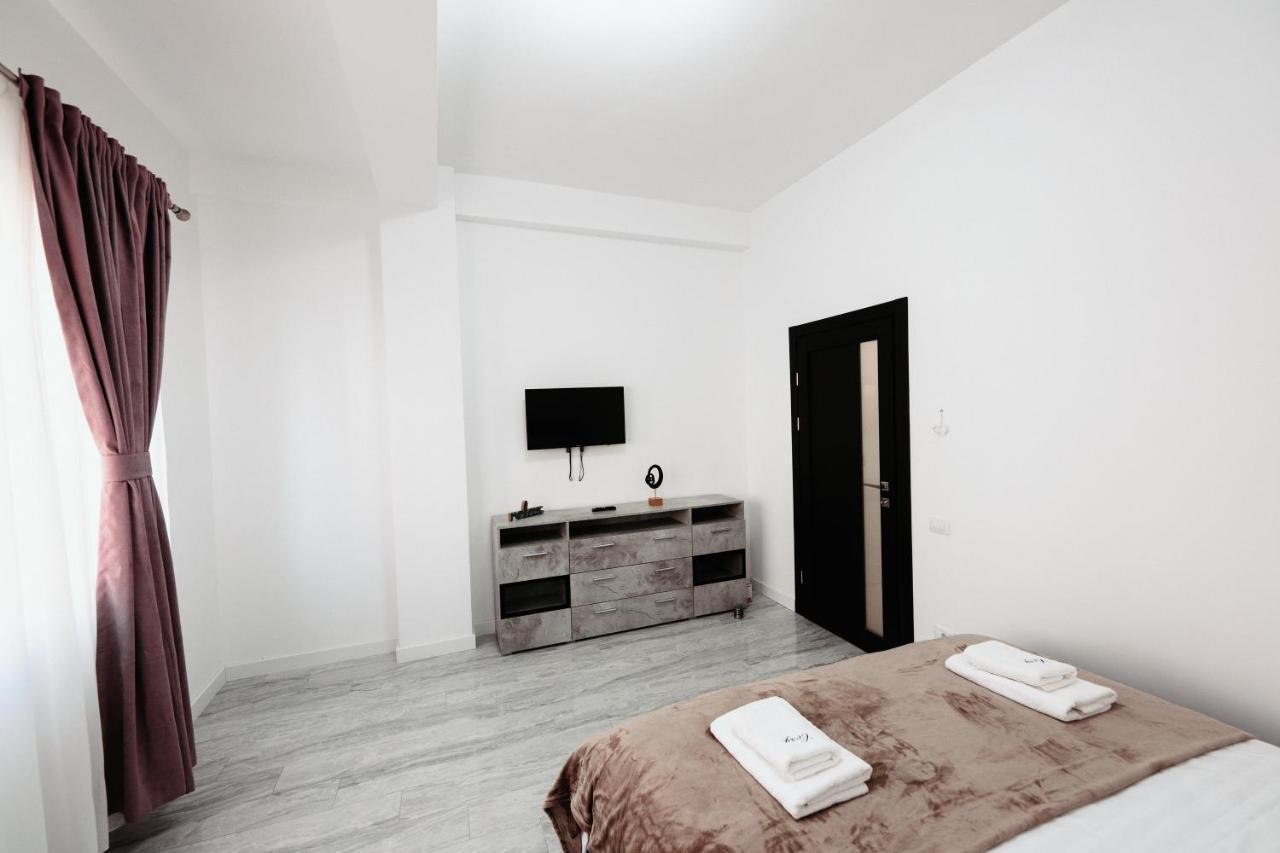 Luxury Cozy Apartments - City Center Сучава Екстер'єр фото