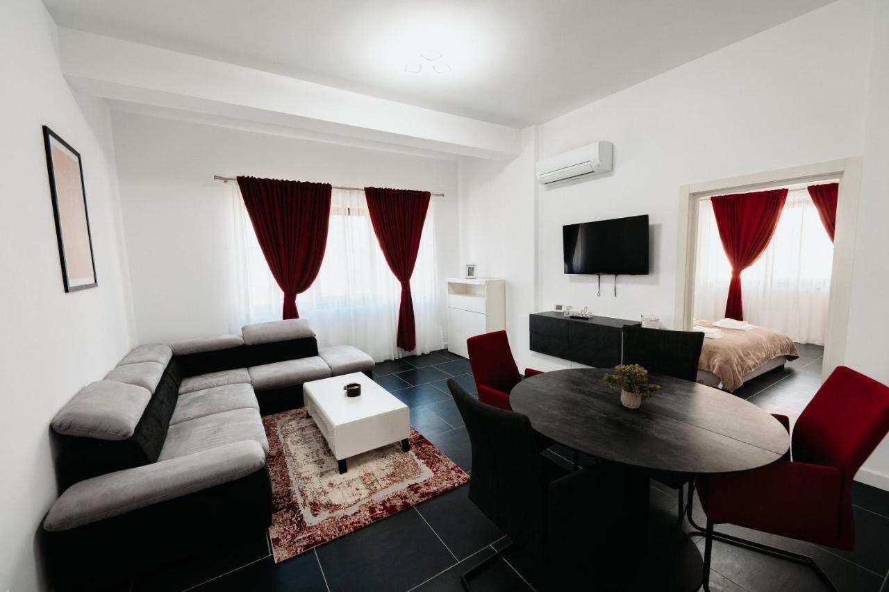 Luxury Cozy Apartments - City Center Сучава Екстер'єр фото