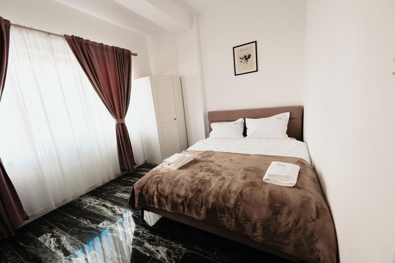 Luxury Cozy Apartments - City Center Сучава Екстер'єр фото
