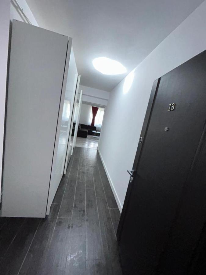 Luxury Cozy Apartments - City Center Сучава Екстер'єр фото